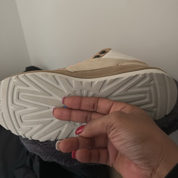 Like new orange and brown Ugg sneakers 7.5 USA size - Picture 2 of 6